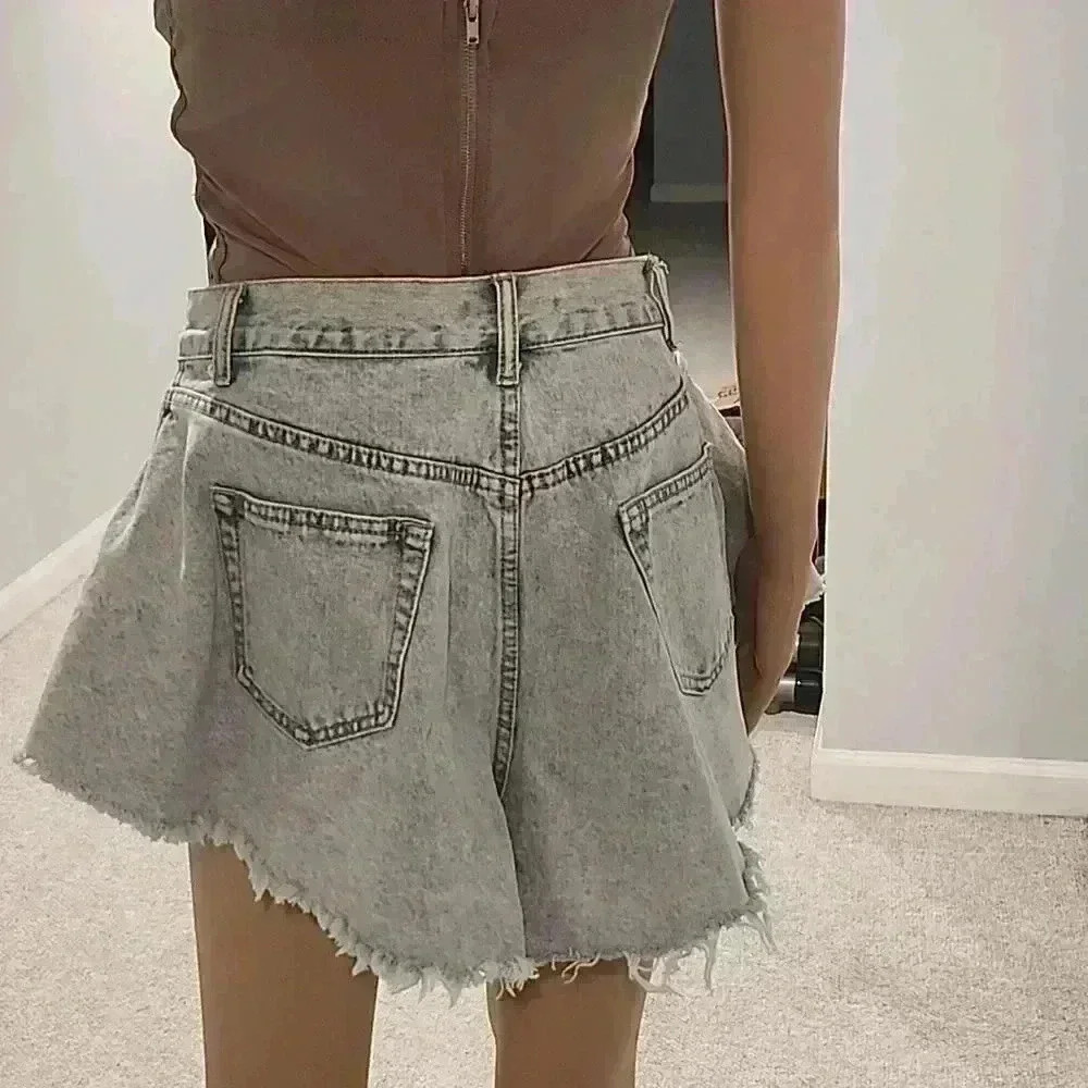 Shorts   - Picture 5 of 7